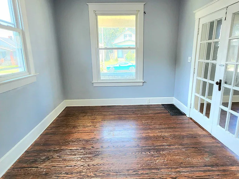 1421 E Sycamore St — Photo 6