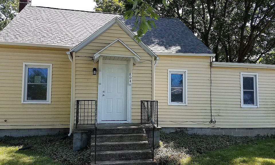 1st image of 804 E Douglas St