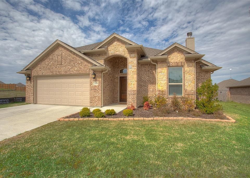 1st image of 2104 Hill Crest Ct