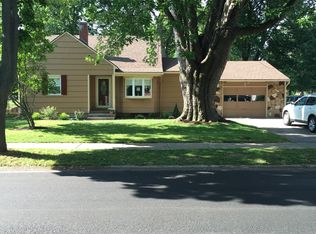 25 Chesterton Rd, Rochester, NY 14626