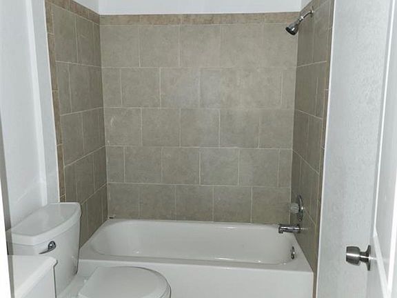 3rd image of 3407 Illinois St