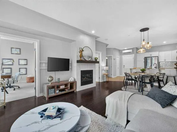 35 E Inglewood Park SE #411, Calgary, AB T2G 1B5