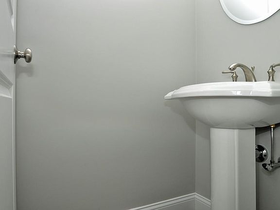 5th image of 160 Pleasant St