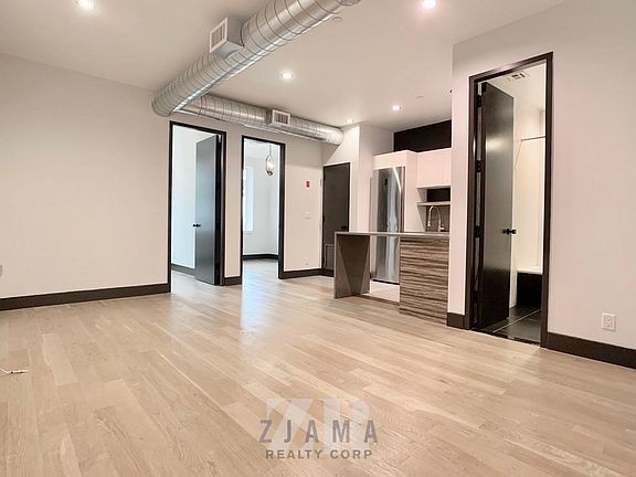 4th image of 244 Hawthorne St #B3