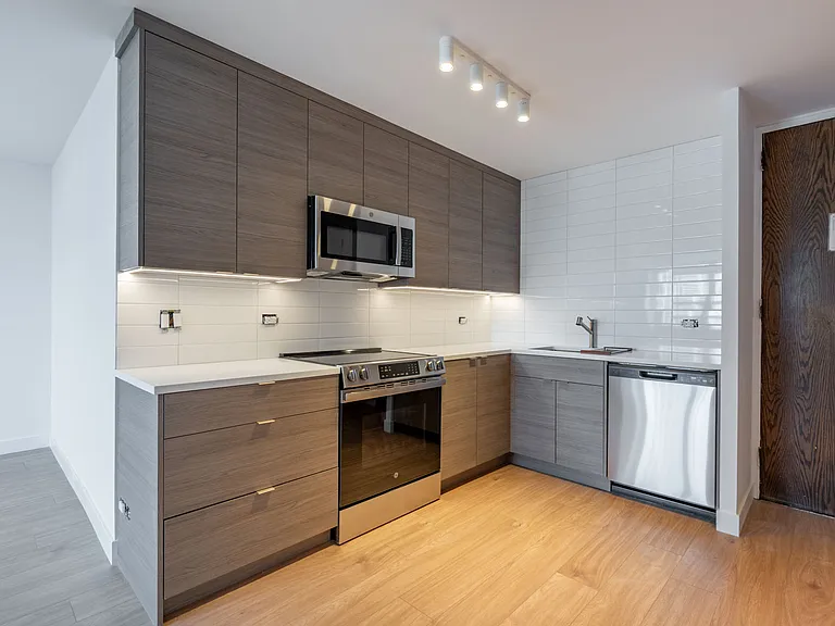720 W Gordon Ter #17H — Photo 2