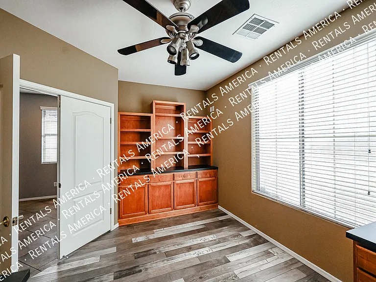 2614 W Florentine Rd — Photo 9