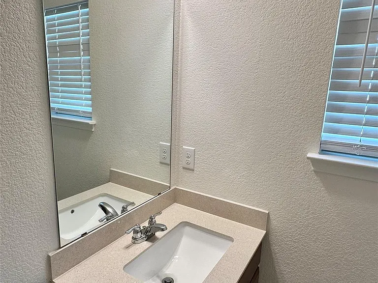 18900 Lady Bird Johnson St — Photo 26