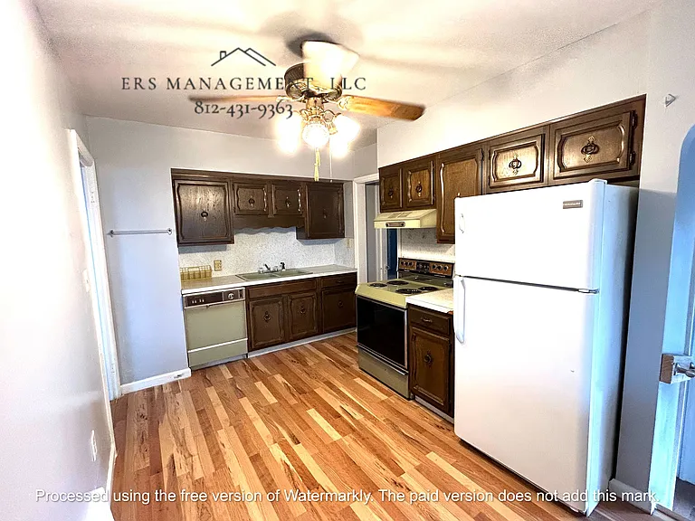 1019 E Columbia St — Photo 2