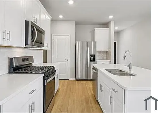 6002 Belchamp Dr — Photo 3