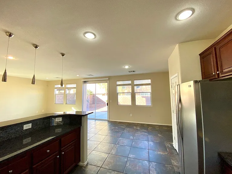 2324 Cockatoo Dr — Photo 8