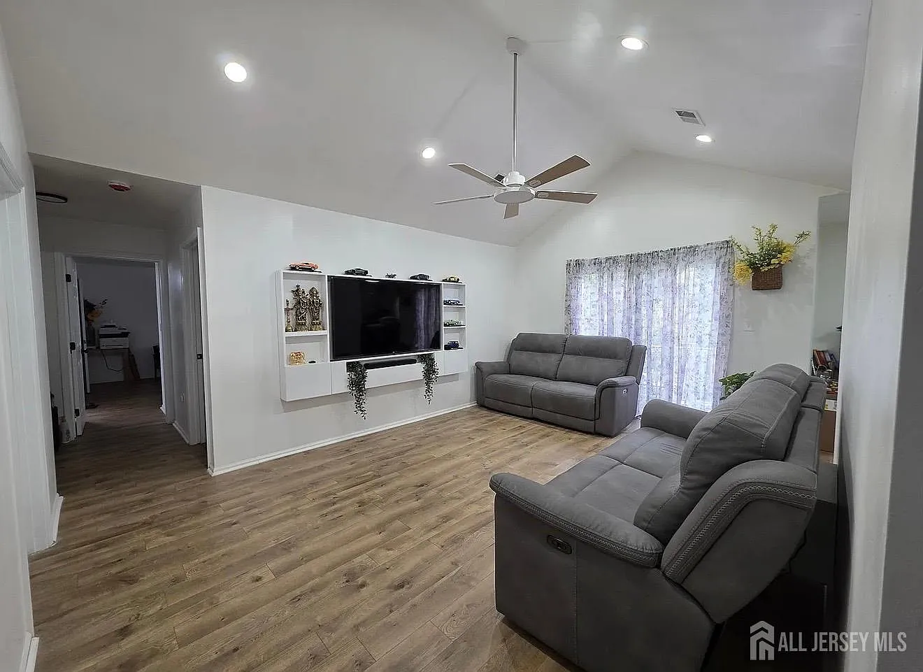 2 bed, 2.0 bath, 1228 sqft, $2,800 — Photo 3