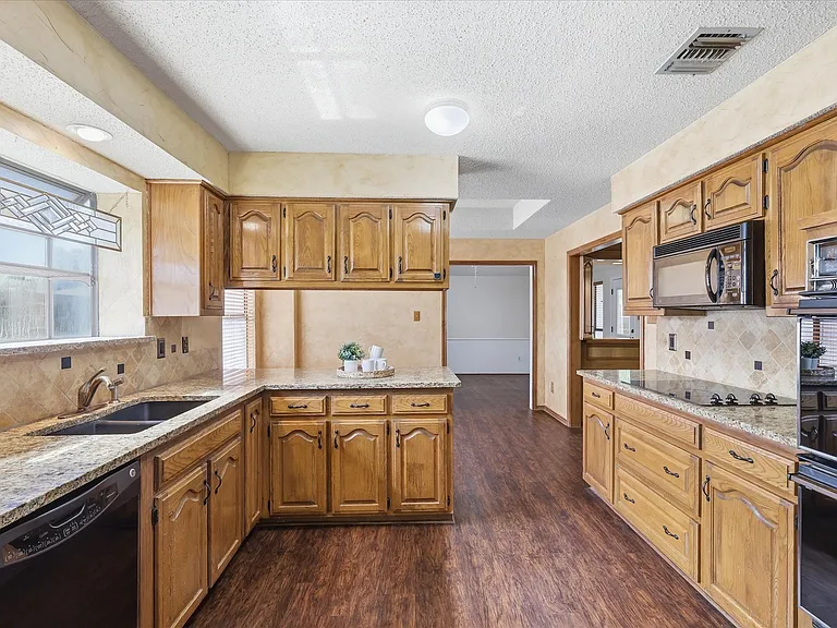 1774 Clydesdale Dr — Photo 11