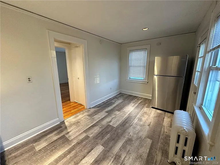 18 Cold Spring Rd — Photo 5
