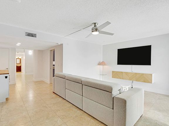 4th image of 118 Castlewood Dr APT 129