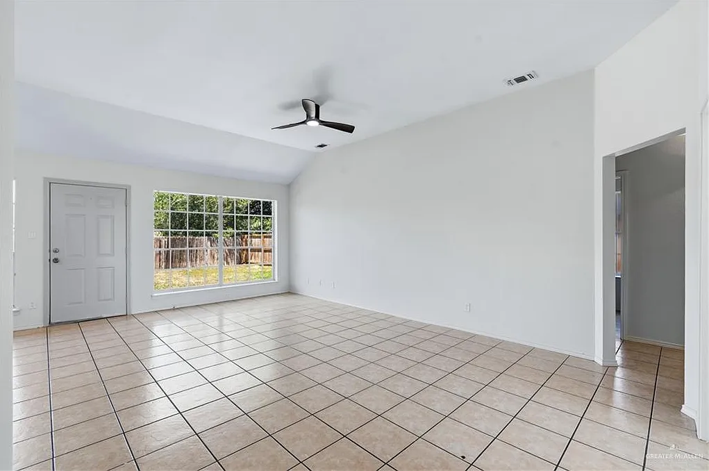 3 bed, 2.0 bath, 1513 sqft, $1,800 — Photo 4