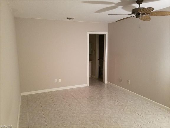 4th image of 640 SE 12th Ct APT 14