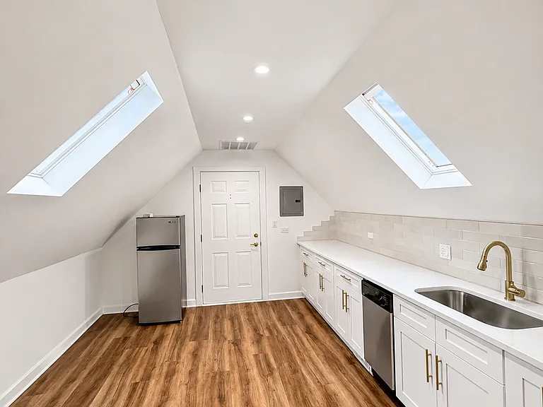 2940 N Allen Ave — Photo 5