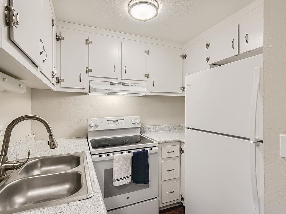 1st image of 1400 W Mississippi Ave #306