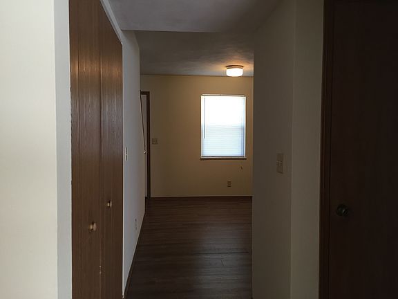 4th image of 10 Heritage Pl #10