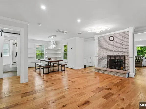 72 Sparrowbush Rd, Upper Saddle River, NJ 07458