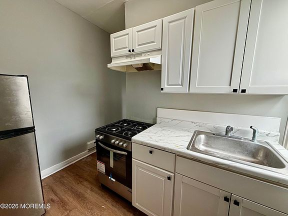 5th image of 37 2nd Ave APT 3