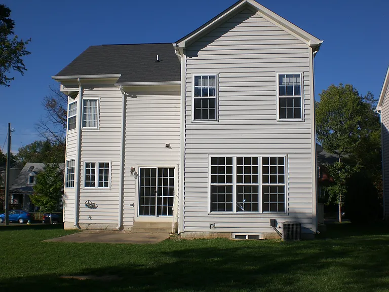607 N Illinois St — Photo 3