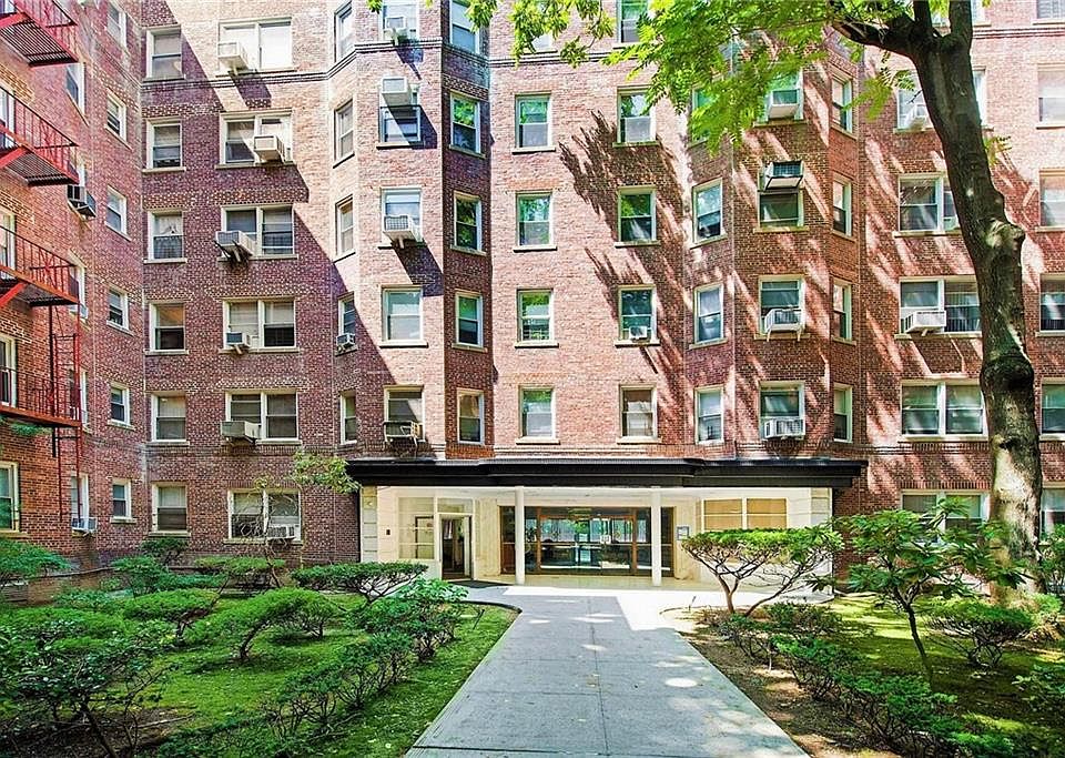 1st image of 920 E 17th St APT 122