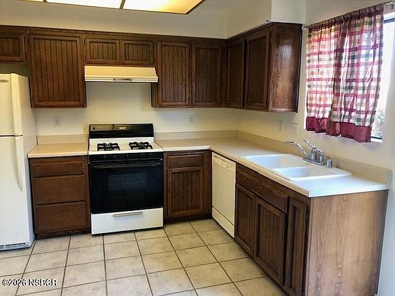 5th image of 208 N R St