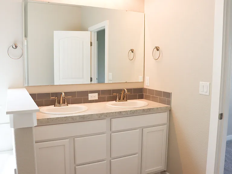 3605 S Rosa Parks Way — Photo 12