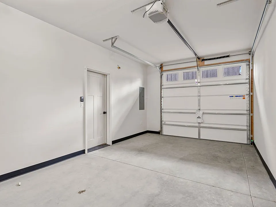 Building Photo 5