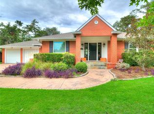 1727 Coventry Ln, Nichols Hills, OK 73120