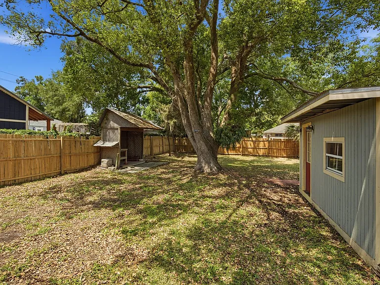 1419 E Jean St — Photo 42
