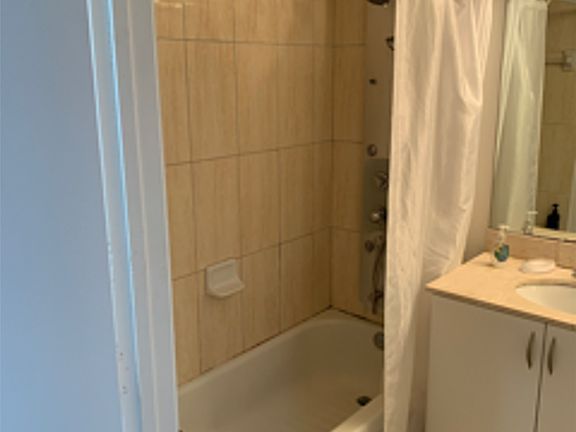 3rd image of 1750 N Bayshore Dr APT 5407