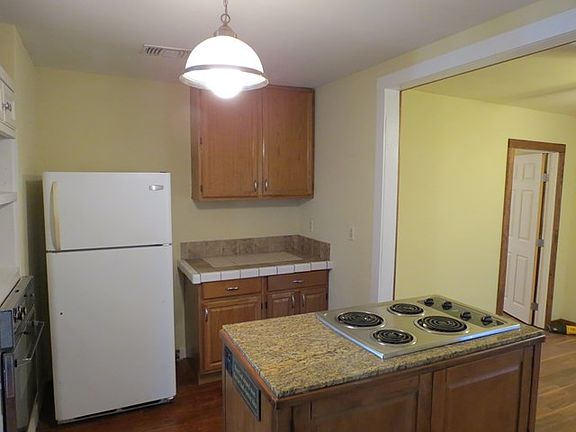 5th image of 304 Avenue F