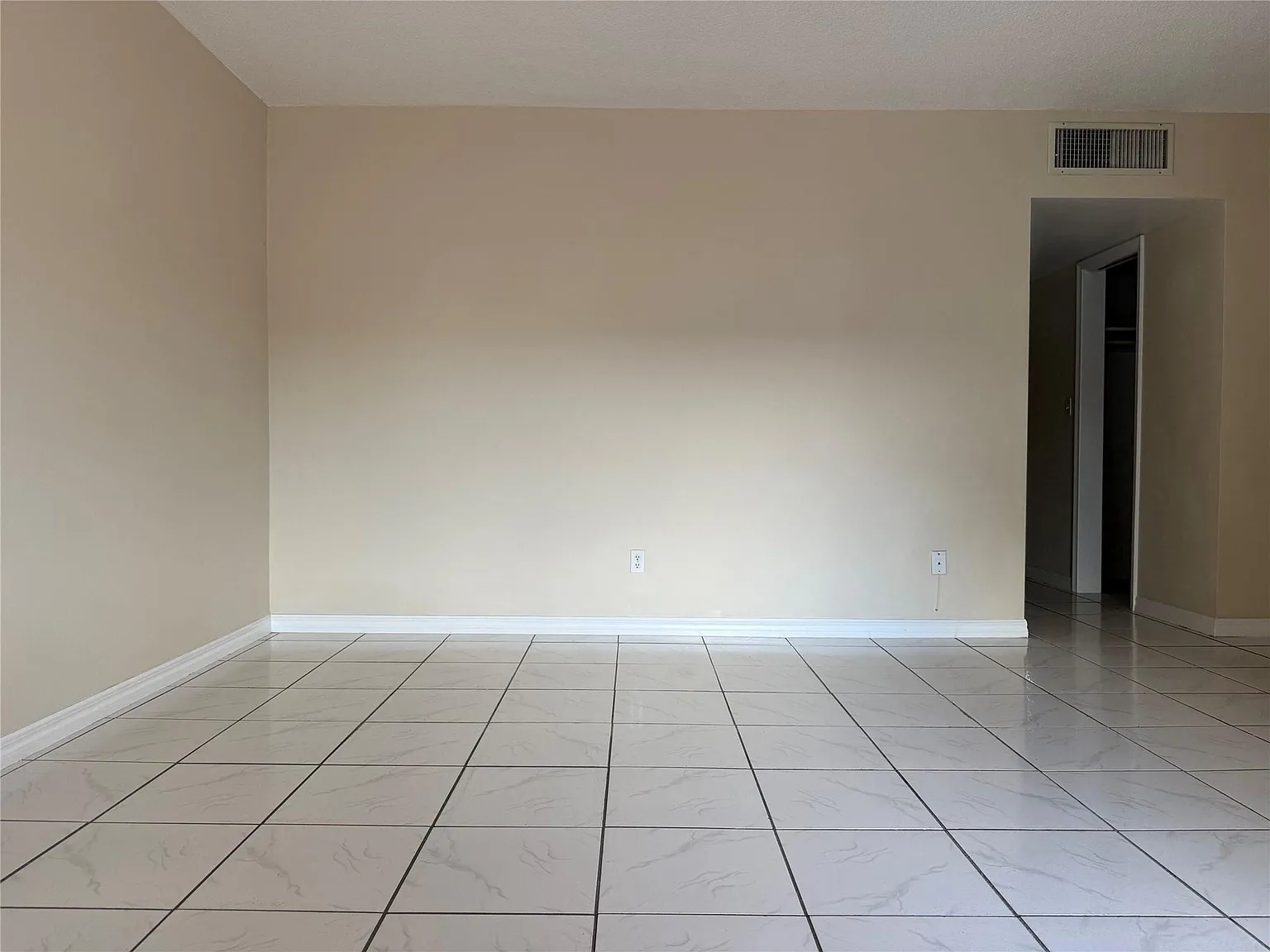 1 bed, 1.0 bath, 680 sqft, $1,500 — Photo 2