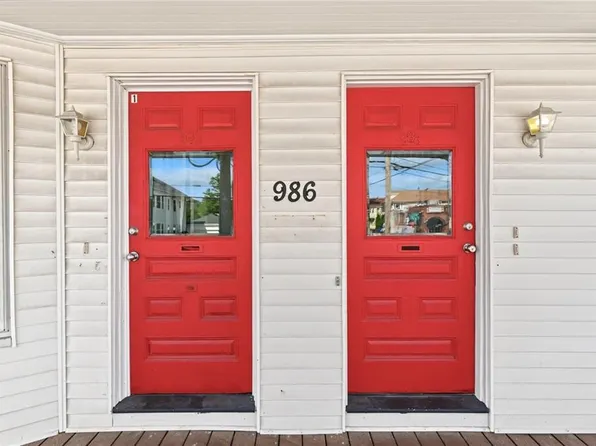 986 Smith St, Providence, RI 02908