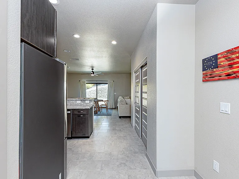 3650 Parkview Dr — Photo 3