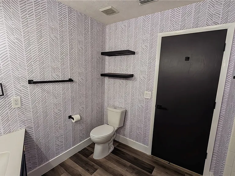 768 E Jenkins Ct — Photo 9