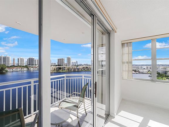 5th image of 18081 Biscayne Blvd APT 905