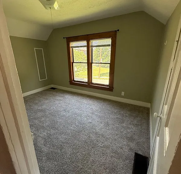 733 Oakwood Ave #UPPER — Photo 2