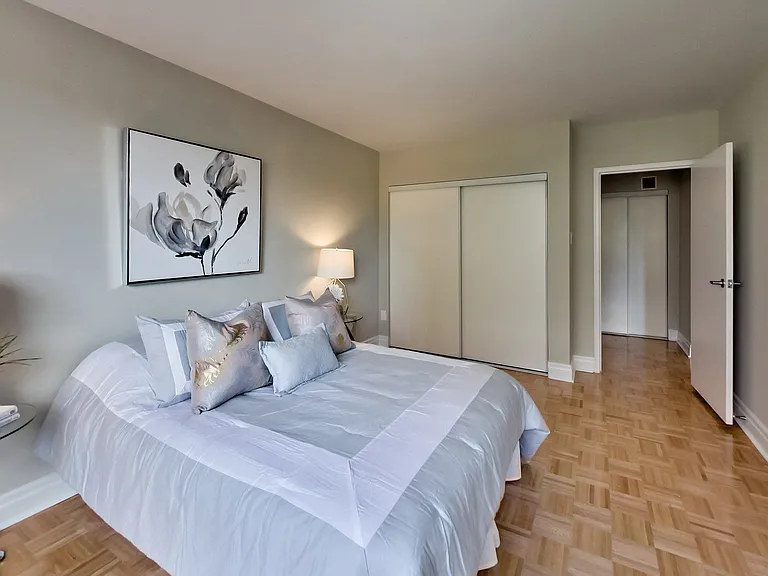 680 Roselawn Ave — Photo 15