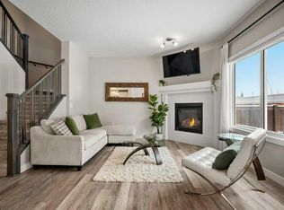 183 W Kinniburgh Rd, Chestermere, AB T1X0T8