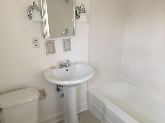 4th image of 165 E Schreyer Pl