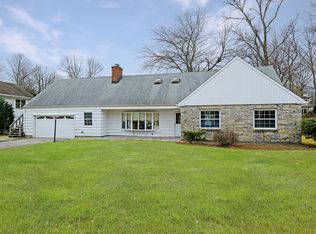 51 Mohegan Pl, New Rochelle, NY 10804