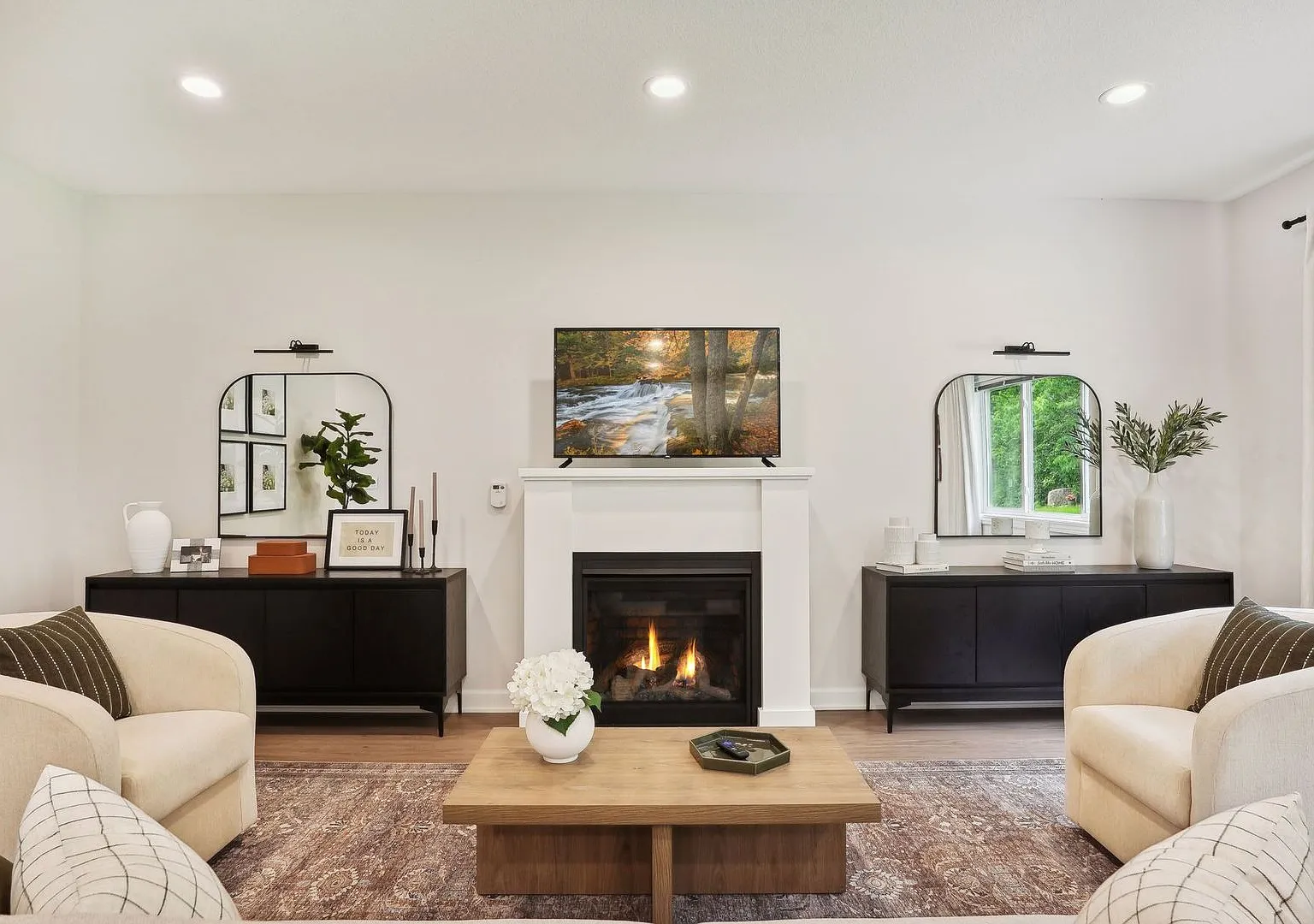 3 Bedroom Twin Home With Extras — Photo 1