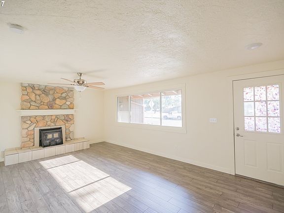 4th image of 10409 NE 89th Ave
