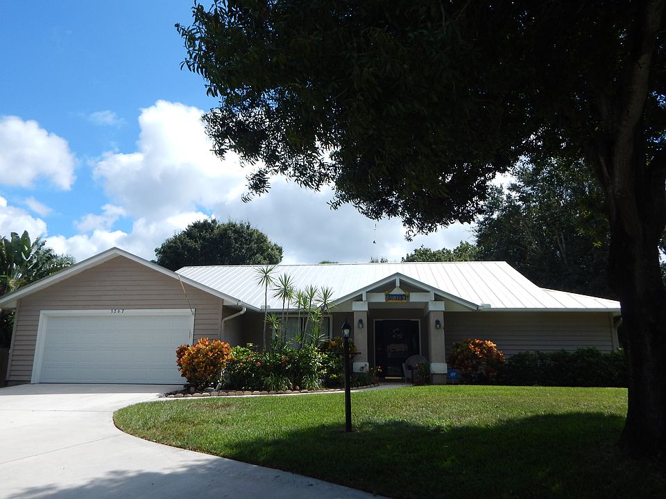 1st image of 3267 NE Kapok Ct