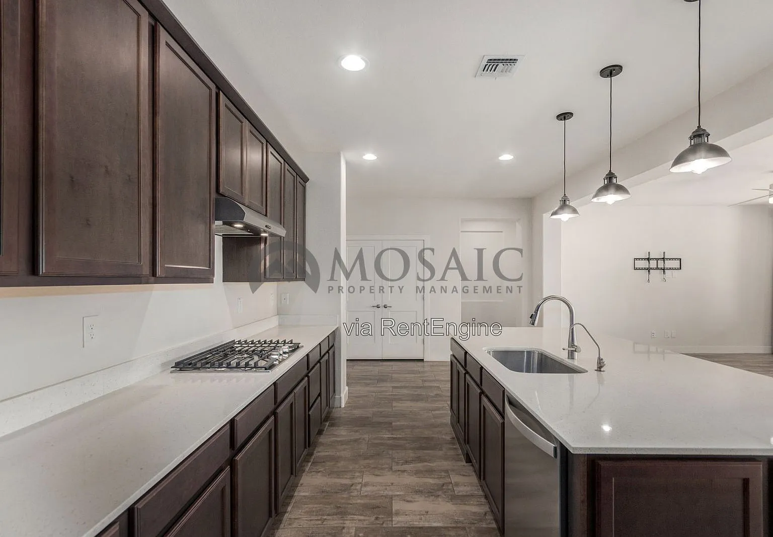 4 bed, 3.0 bath, 2308 sqft, $2,600 — Photo 4