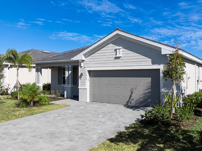 11470 Burgundy Dr — Photo 4