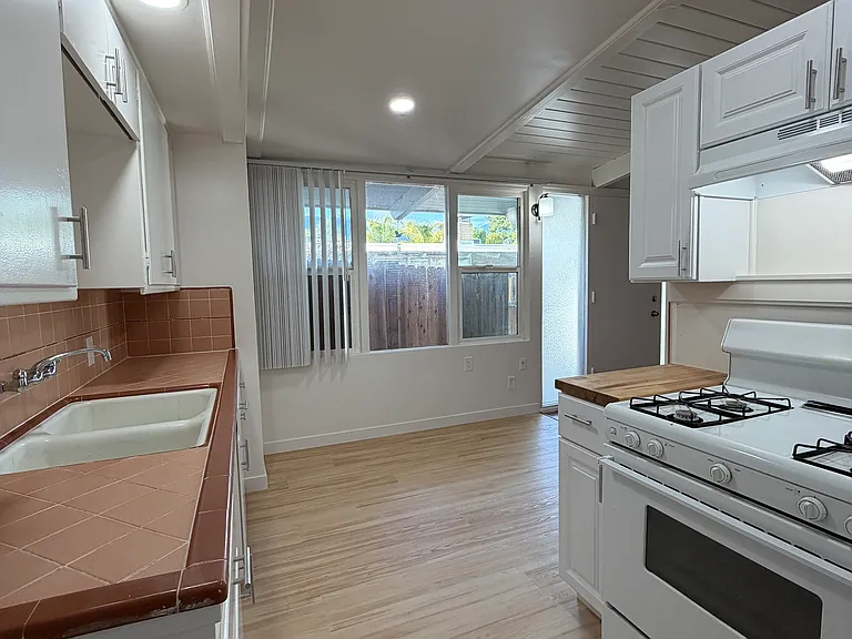 415 S Baldwin Ave #4 — Photo 7